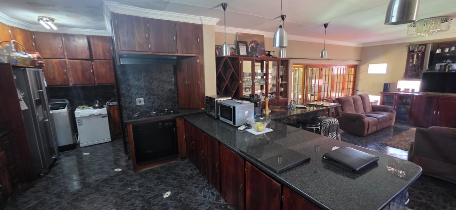 5 Bedroom Property for Sale in Wilkoppies North West